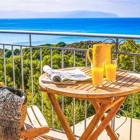 Ratzakli Sleeps 6 Pool Air Con Wifi Villa