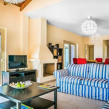 Villa Ratzakli Sleeps 6 Pool Air Con Wifi Ratzaklíon