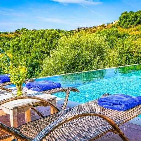 Villa Ratzakli Sleeps 6 Pool Air Con Wifi *