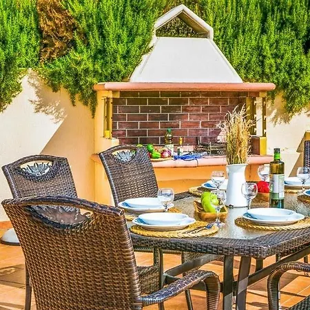 Ratzakli Sleeps 6 Pool Air Con Wifi Ratzaklion
